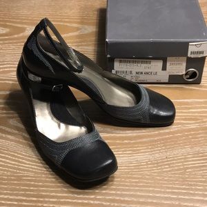 Vintage Kenneth Cole Reaction Ankle Strap Pumps